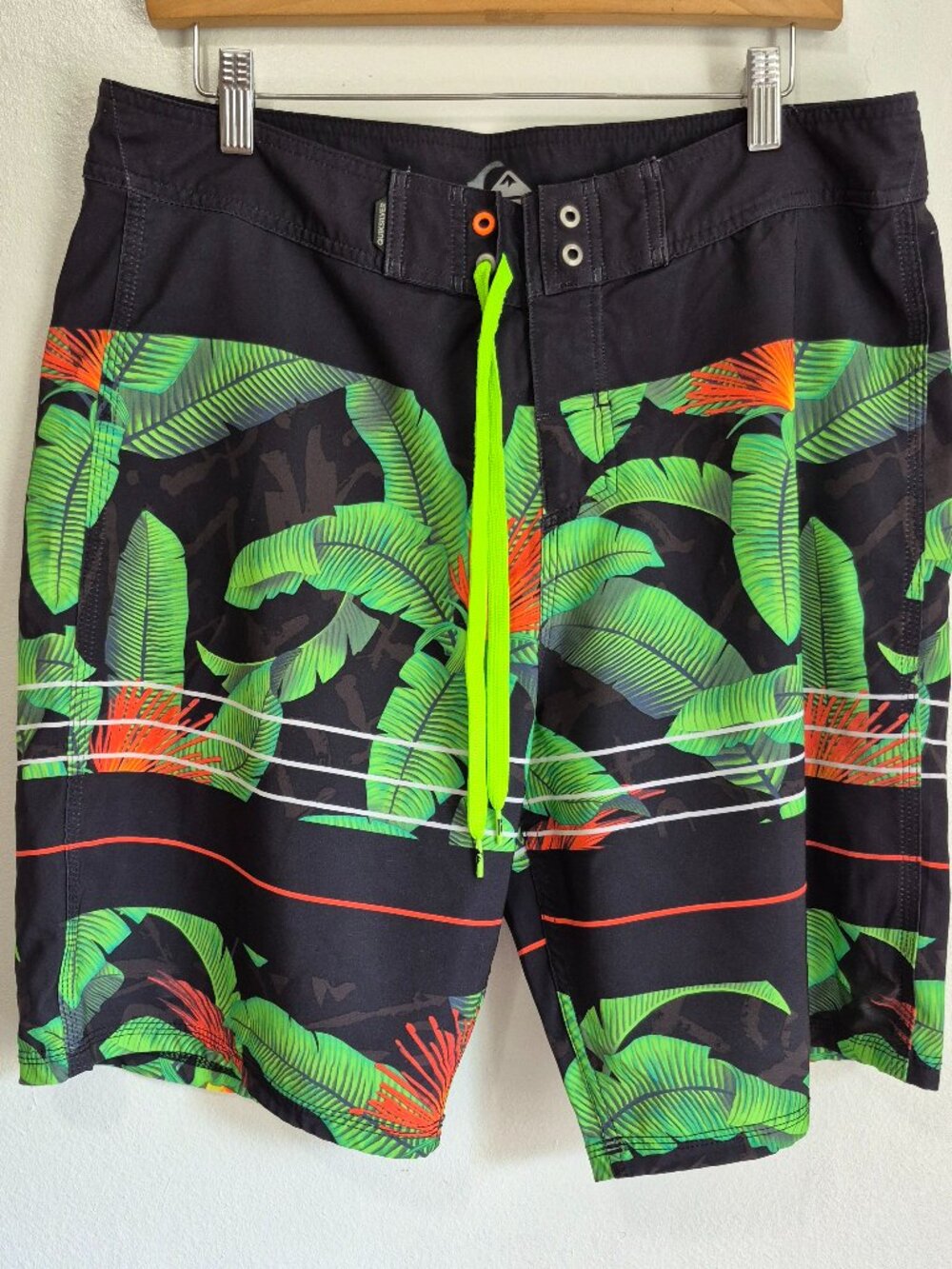 Quiksilver Board Shorts Men's Floral Green Black Swim Size 34